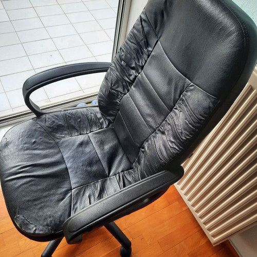 Leather office chair used, black, wheeled, swivel