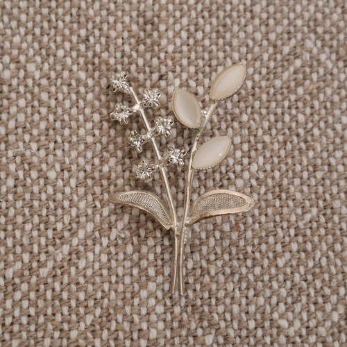 Flower brooch white with rhinestones like new