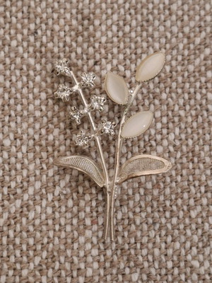 Flower brooch white with rhinestones like new