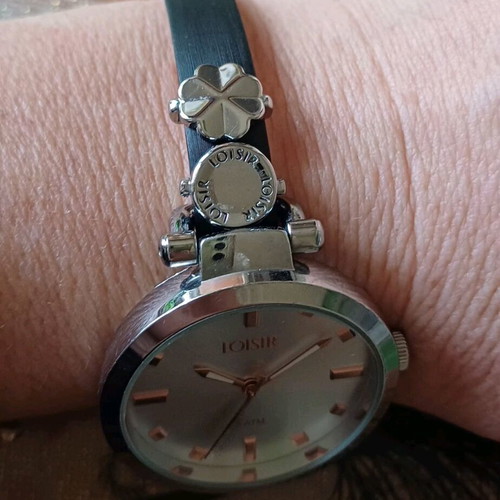 Loisir women's watch like new with black leather strap and rose gold details