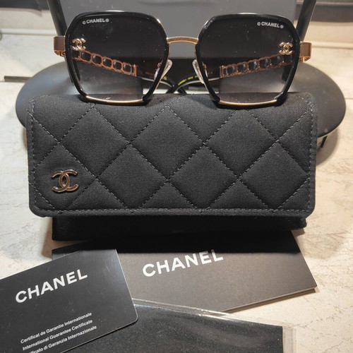 Chanel A95105 X09962 sunglasses new, black and gold