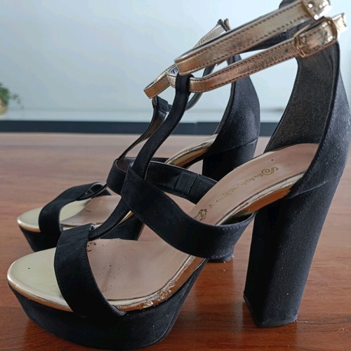 Stefania black high-heeled sandals like new with gold details