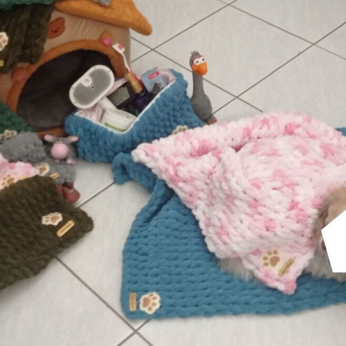 Handmade pet set with Alize Puffy yarn hypoallergenic