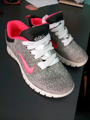 Nike athletic shoes used, gray with pink, size 36