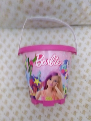 Barbie bucket like new