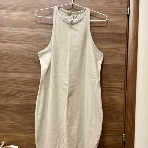 Καλοκαιρινό φόρεμα H&M μπεζ basic με κοψίματα καινούργιο αφόρετο