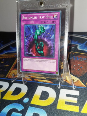 Bottomless Trap Hole Yu-Gi-Oh! card like new
