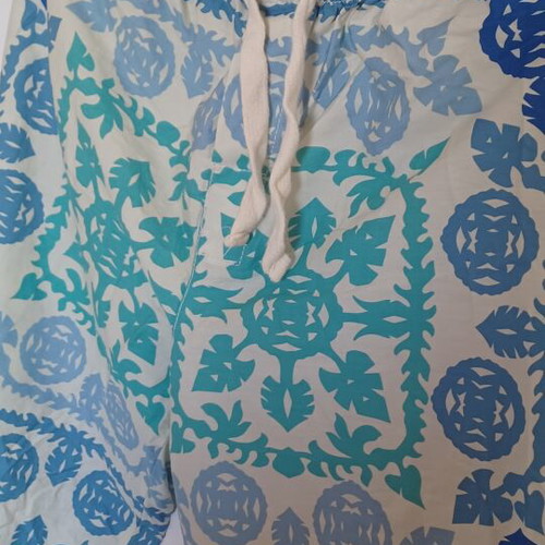Amelia pants size M like new, white and blue