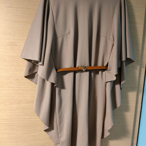 Beige dress with batwing sleeve like new, size L