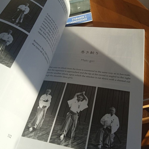 Iaido Technique and History of IAIDO with Rich Photographic Material, New