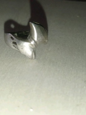 Silver bow ring used