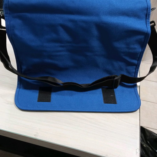 Messenger bag like new, blue, shoulder, durable material