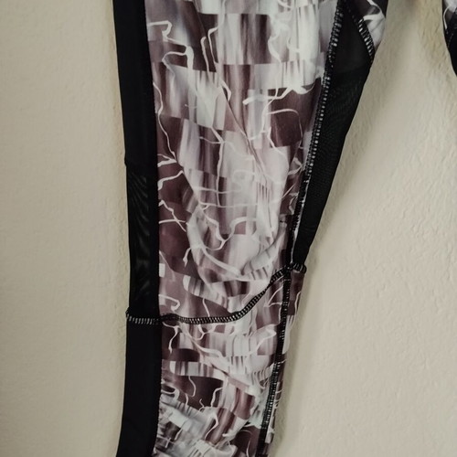 Kyodan capri sports leggings like new, multicolor mesh details