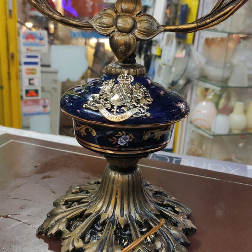 Antique Table Lamp like new, made of bronze