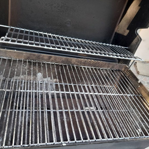 City Gas SY280 professional gas grill with lava rocks