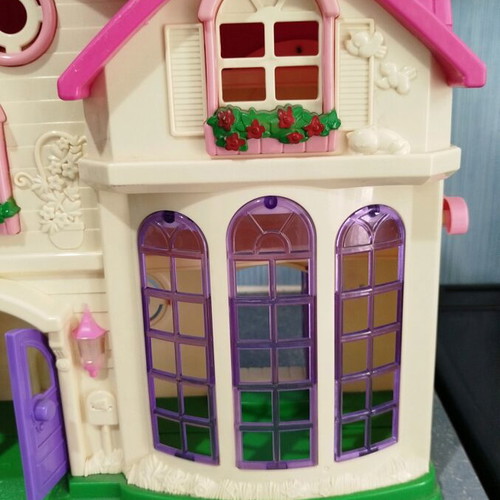 Doll House used with minor flaws