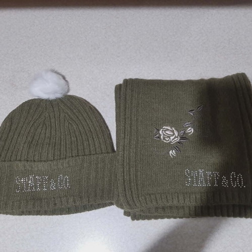 Staff Jeans & Co scarf and hat set new