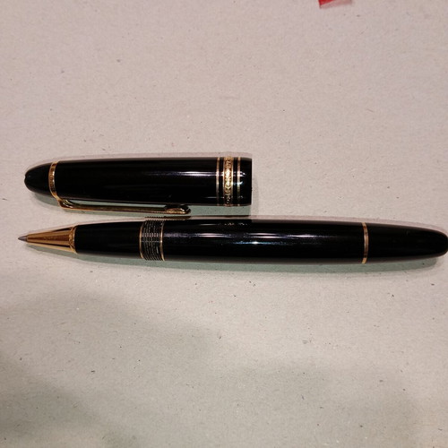 Mont Blanc Meisterstuck pen with authentic case used