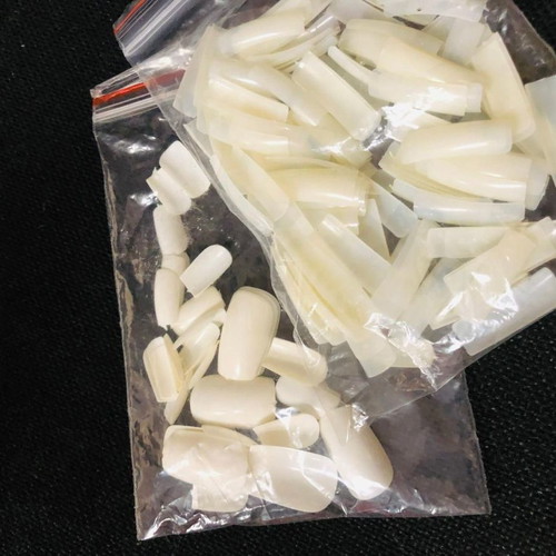 Nail tips 185 pcs new, natural and white color, acrylic