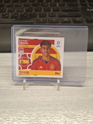 Topps UEFA Euro 2024 Lamine Yamal RC Base Sticker new