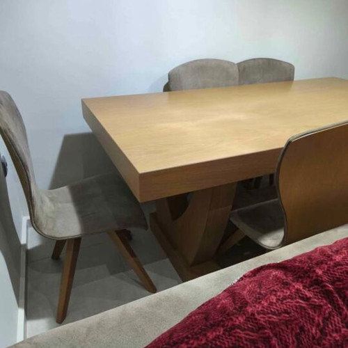 Dining table set like new, solid oak wood with gray fabric chairs