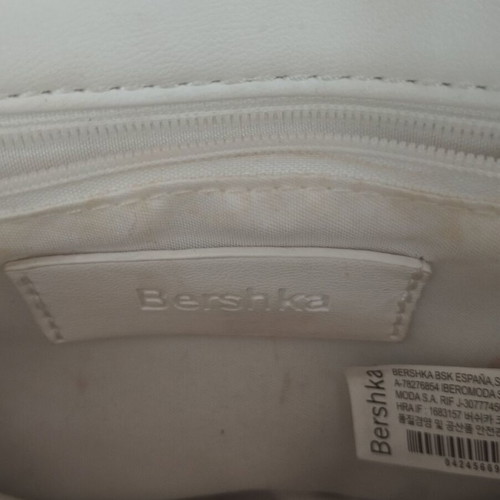 White Bershka shoulder/hand bag new with silver chain