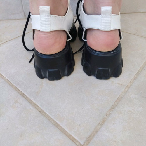 Sandals used No.38 white with black