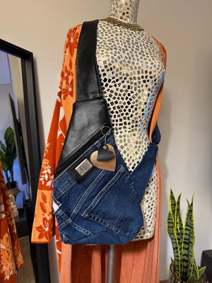 Denim Drifter crossbody bag like new, black and blue