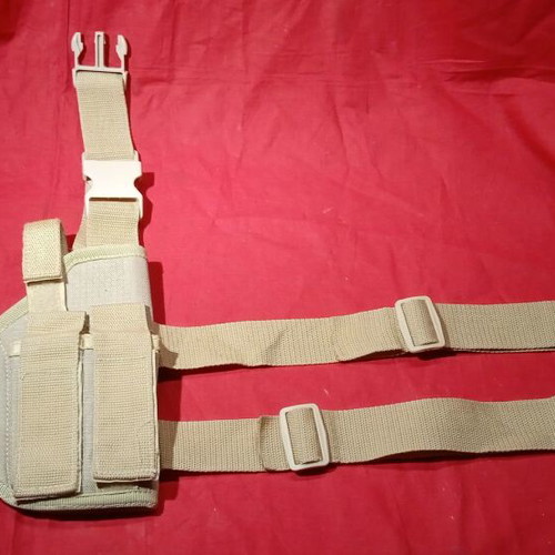 Thigh Gun Holster like new, desert color with two magazine pouches