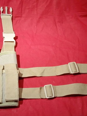 Thigh Gun Holster like new, desert color with two magazine pouches