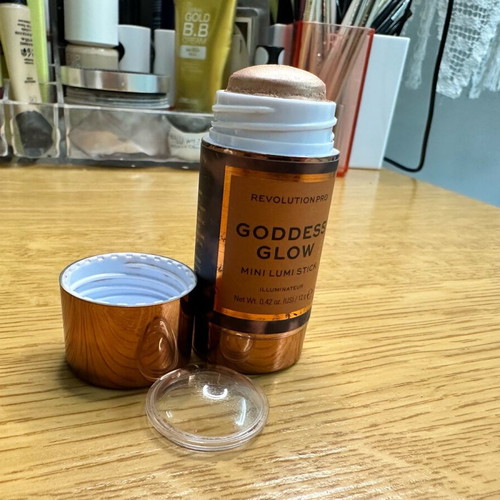 Make Up Revolution Goddess Glow Mini Lumi Stick used