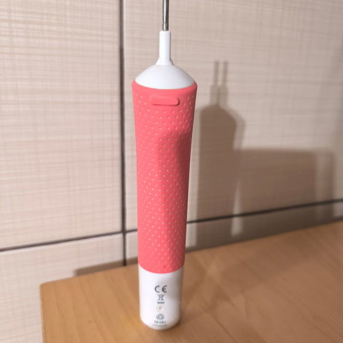 Oral B Braun electric rechargeable toothbrush like new, fuchsia