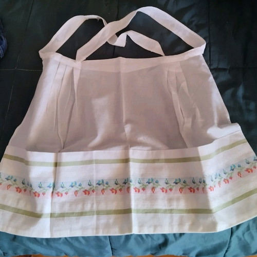 Oven mitts and kitchen apron new
