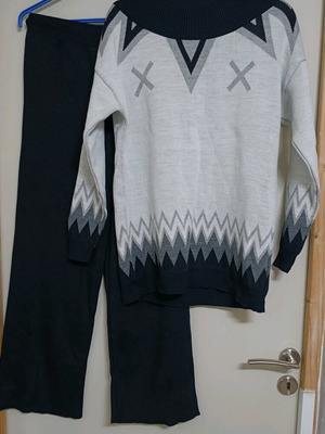 Knitted set with pants S/M like new, black and white