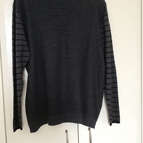 Dur sweater XL like new, thin gray with blue wool men's
