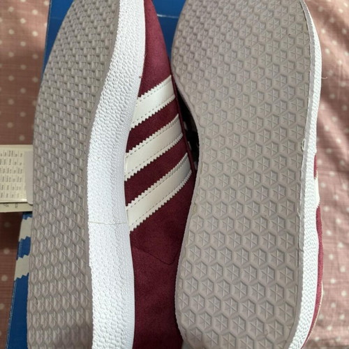 Adidas Gazelle burgundy sneakers, size 41 1/3 unisex