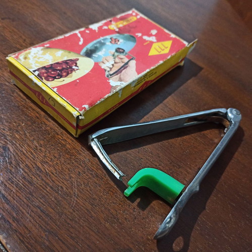 Collectible small items like new, set of 4 pieces