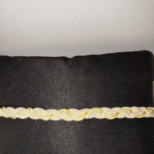 Hair ribbon used, narrow braid shape with elastic band