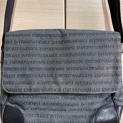 Τσάντα ταχυδρόμου Emporio Armani χιαστί μεταχειρισμένη, μαύρο και γκρι
