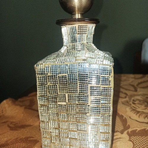Carafe used with unique vintage design and gold details
