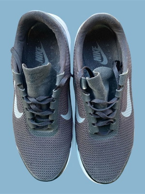 Nike Air women's athletic shoes like new, size 40, black