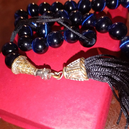 Agate Komboloi handmade, new, 37.5cm with blue iridescence