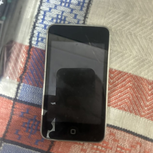 iPod Touch 2 used with slightly cracked screen