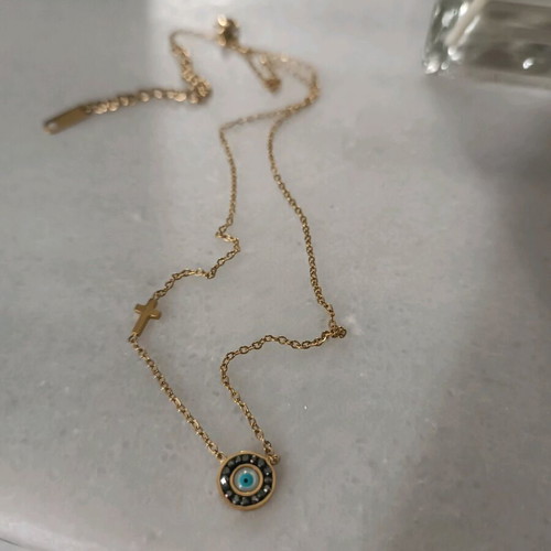 Evil eye necklace like new