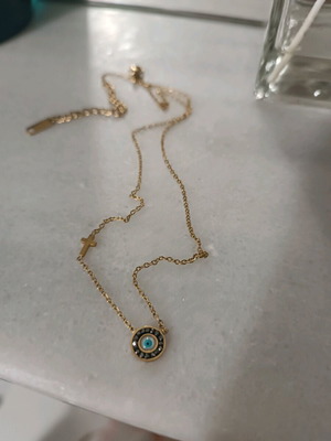 Evil eye necklace like new