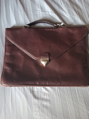 Vintage Angiolo Del Gobbo Italian Leather Briefcase like new, burgundy