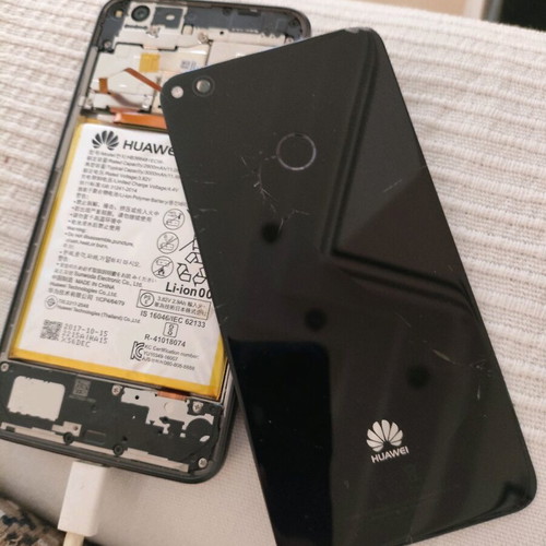 Huawei P8 Lite (2017) used with broken back cover and swollen battery