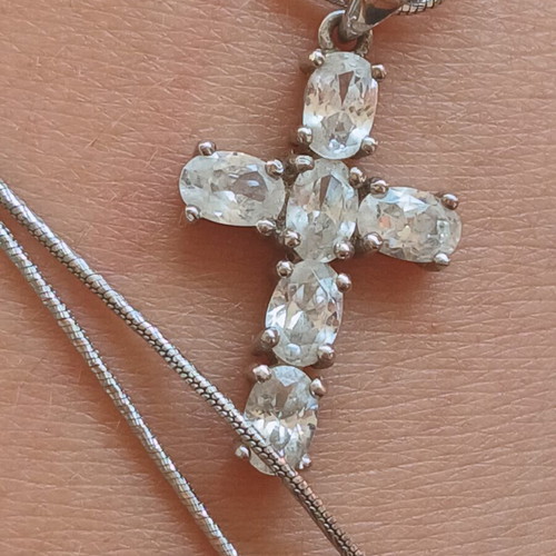 Cross pendant with zirconia and 925 silver chain