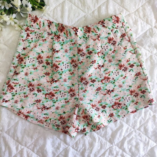 Amisu summer women's shorts small like new, multicolored