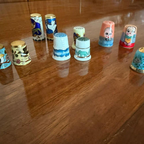 Collectible thimbles like new, set of 10 porcelain